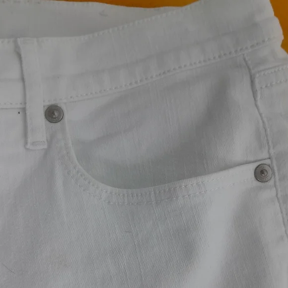 White Men's Jeans​